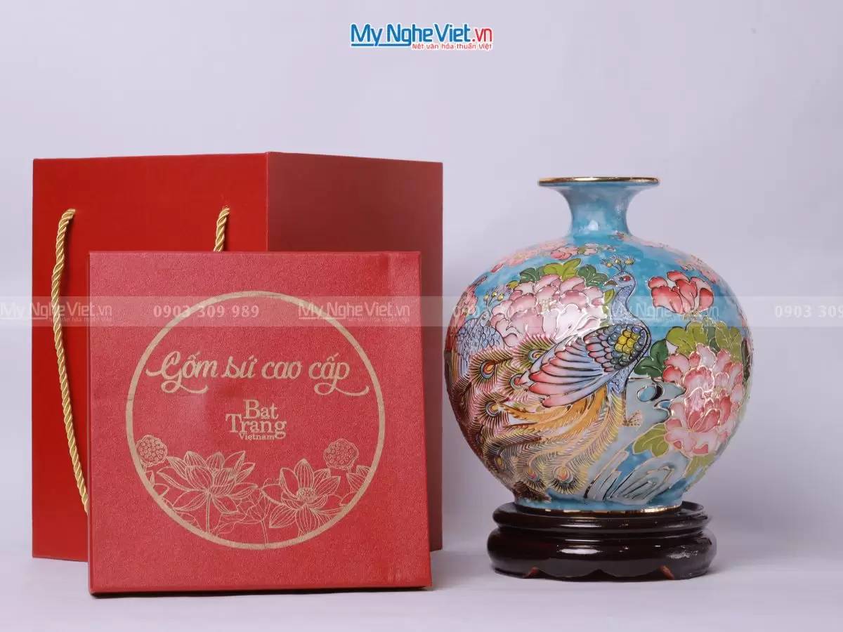 Bình Thu Tài Hút Lộc Vẽ Vàng Kim Hình Sen Và Hoa Mẫu Đơn Đắp Nổi