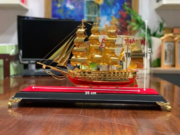 Mô Hình Thuyền Dát Vàng 24K