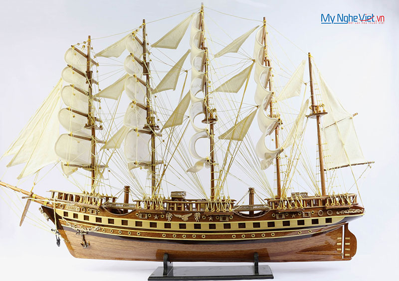 Mô hình thuyền buồm phong thủy France II gỗ đỏ