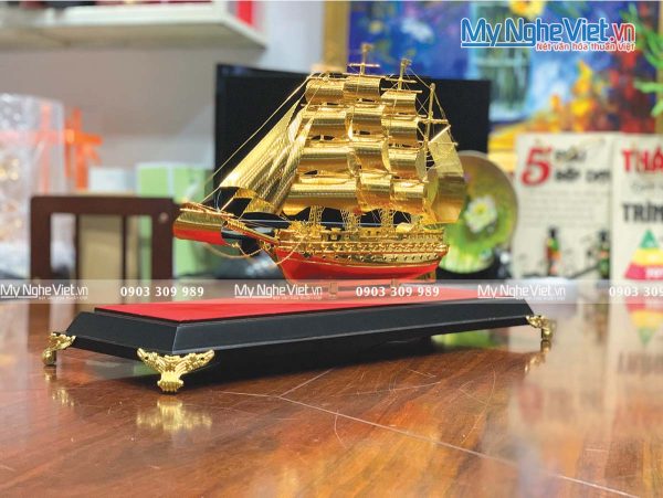 Mô Hình Thuyền Dát Vàng 24K