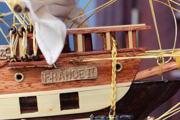 Mô hình thuyền buồm phong thủy France II gỗ tự nhiên