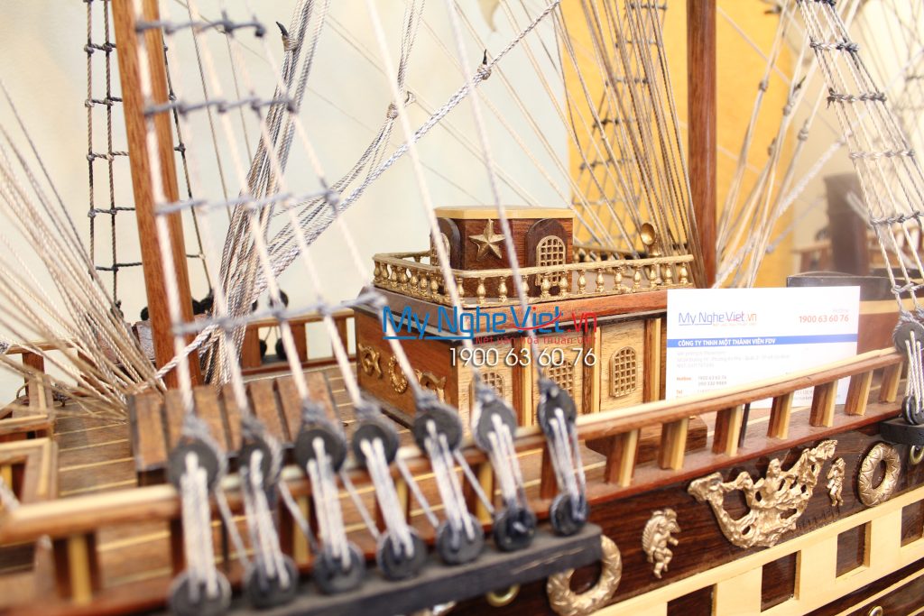 Mô hình thuyền buồm phong thủy France II gỗ tự nhiên