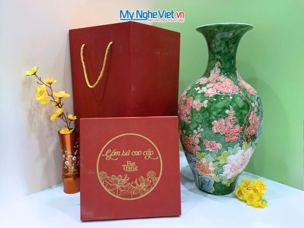 Bình hoa gốm Bát Tràng dáng lục bình vẽ hoa mẫu đơn và hoa đào đắp nổi