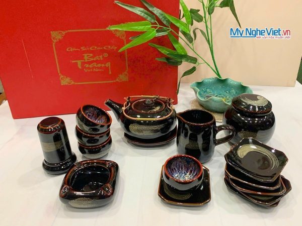 Bình trà hỏa biến quệt trắng và phụ kiện