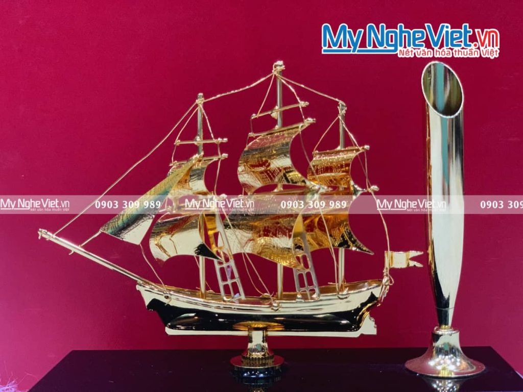 Mô Hình thuyền dát vàng 24k