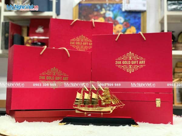 Mô Hình thuyền dát vàng 24k