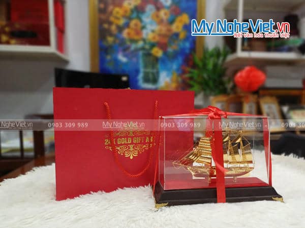 Mô Hình thuyền dát vàng 24k