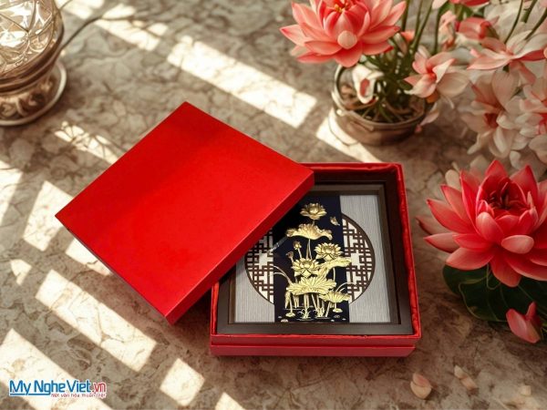 Tranh dát vàng hoa sen - Mạ vàng 24K TD33