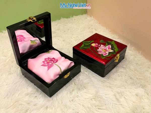 Quà Tặng Hộp Sơn Mài Hoa Sen & Khăn Lụa Hà Đông