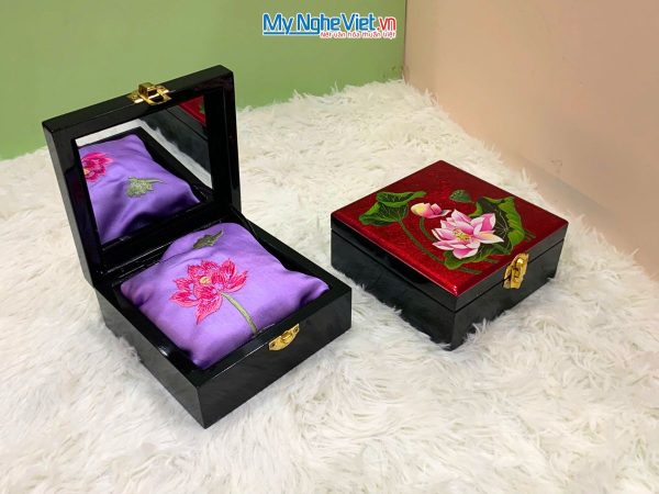 Quà Tặng Hộp Sơn Mài Hoa Sen & Khăn Lụa Hà Đông