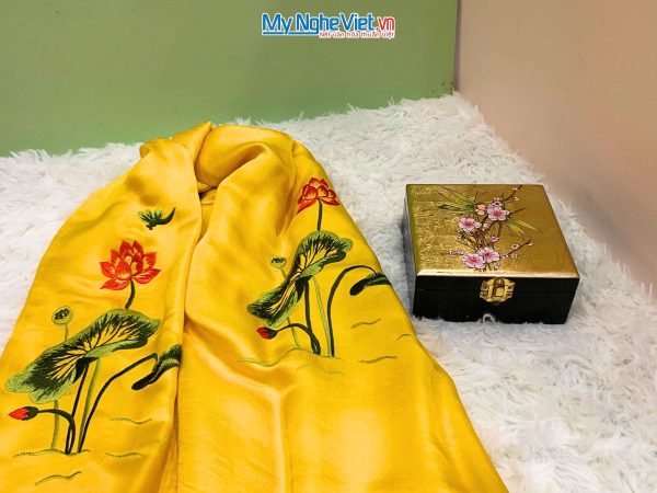 Quà Tặng Hộp Sơn Mài Hoa Đào & Khăn Lụa Hà Đông