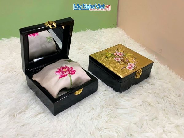 Quà Tặng Hộp Sơn Mài Hoa Đào & Khăn Lụa Hà Đông