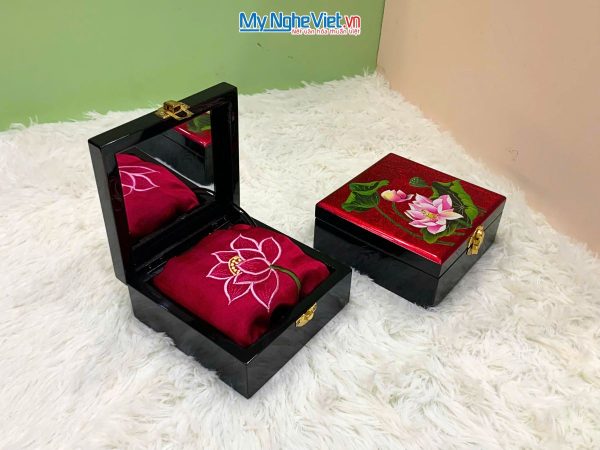Quà Tặng Hộp Sơn Mài Hoa Sen & Khăn Lụa Hà Đông