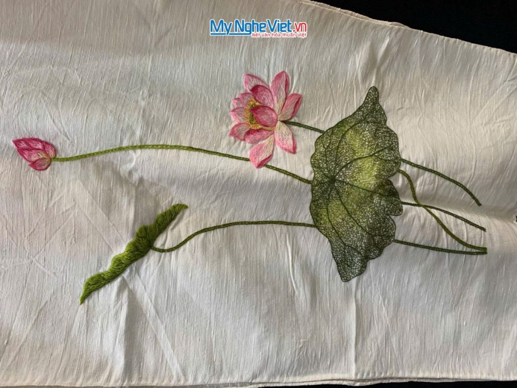 Khăn lụa đũi 100% tơ tằm họa tiết hoa sen thêu tay cao cấp