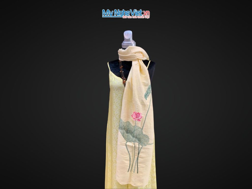 Khăn lụa đũi 100% tơ tằm họa tiết hoa sen thêu tay cao cấp