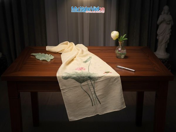 Khăn lụa đũi 100% tơ tằm họa tiết hoa sen thêu tay cao cấp