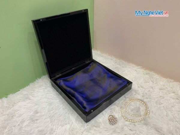 Quà Tặng Vỏ Gối Lụa Màu Tím Vàng Đồng Và Hộp Sơn Mài Cao Cấp