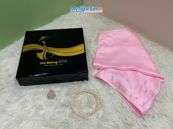 Quà Tặng Vỏ Gối Lụa Màu Hồng Và Hộp Sơn Mài Cao Cấp