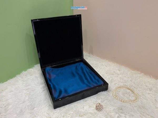 Quà Tặng Vỏ Gối Lụa Màu Xanh Cam Và Hộp Sơn Mài Cao Cấp