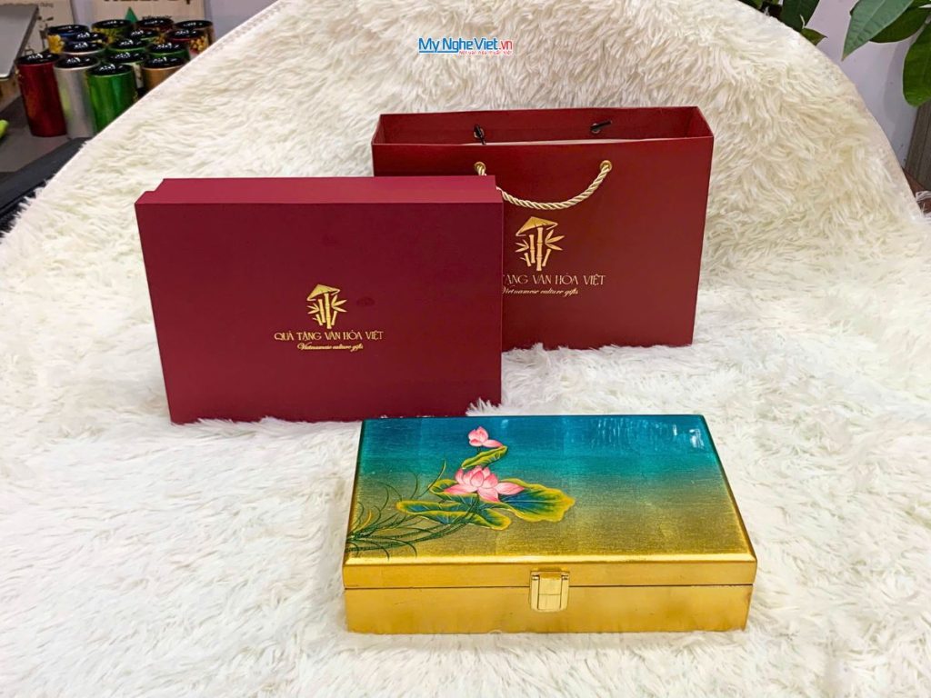 Quà tặng hộp trang sức sơn mài hoa sen