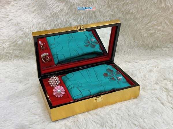 Quà tặng hộp trang sức và khăn lụa vẽ chợ Bến Thành