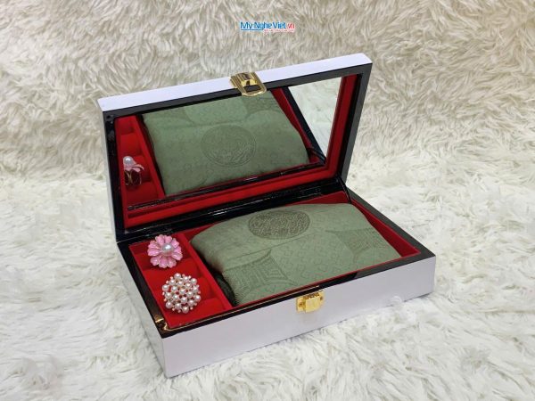 Quà tặng hộp trang sức và khăn lụa cao cấp