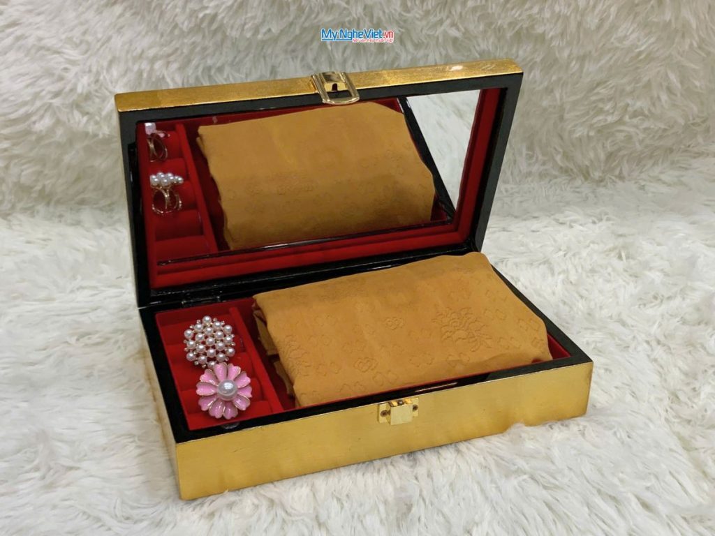 Quà tặng hộp trang sức và khăn lụa cao cấp