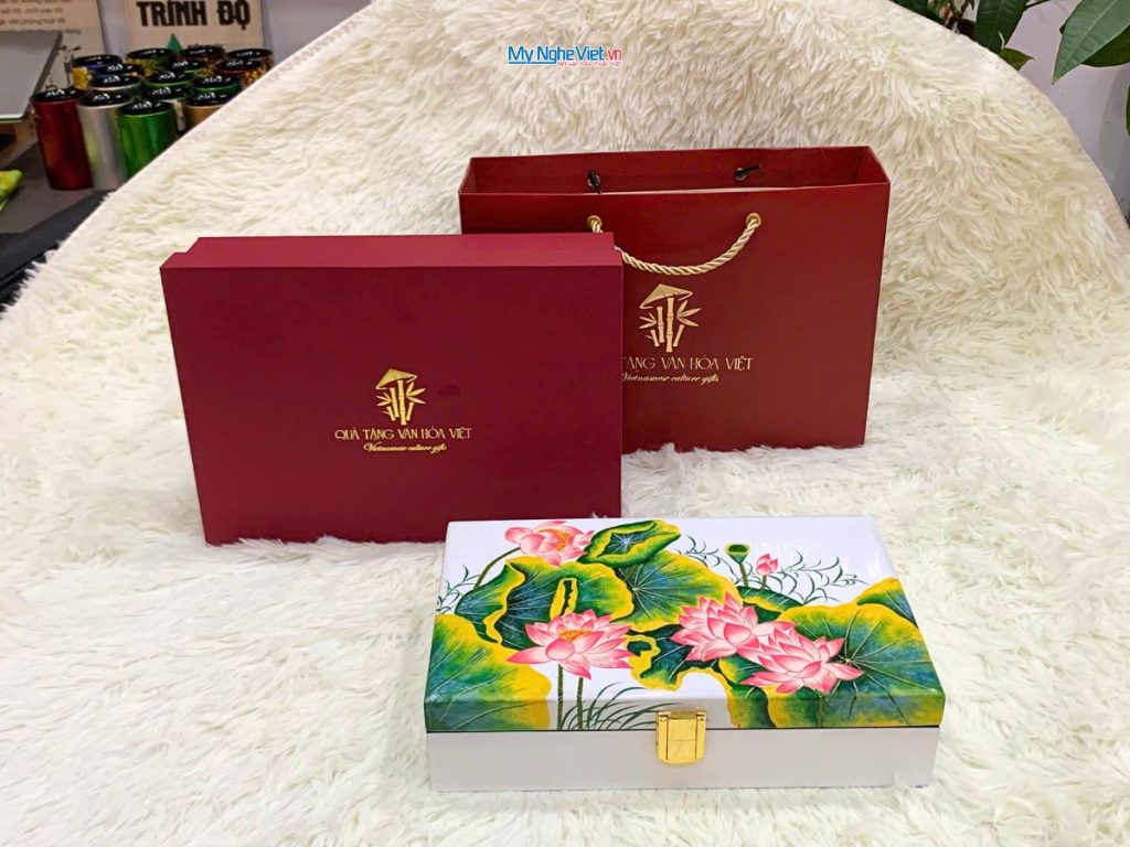 Quà tặng hộp trang sức sơn mài hoa sen