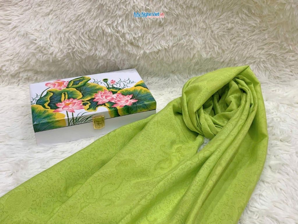 Quà tặng hộp trang sức và khăn lụa cao cấp