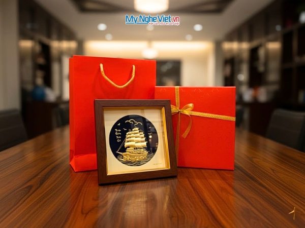 Tranh đồng thuận buồm dát vàng 24k nền xanh và Hộp quà tặng cao cấp