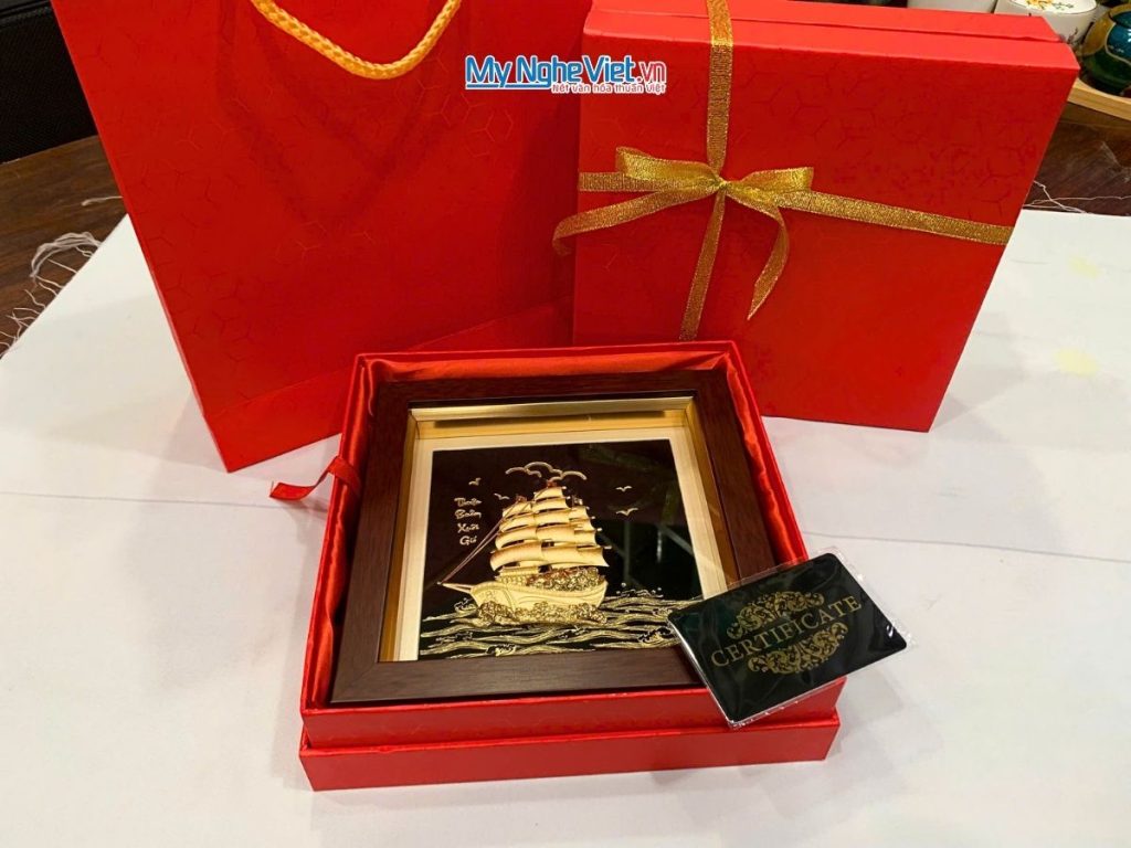 Tranh đồng thuận buồm dát vàng 24k nền đen và Hộp quà tặng cao cấp