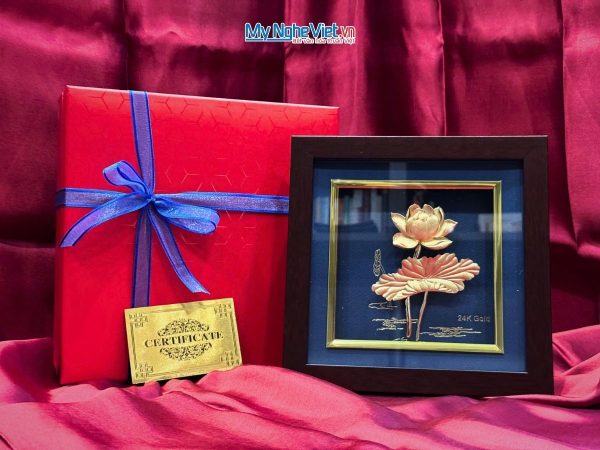 Tranh Đồng Hoa Sen Dát Vàng 24K Nền Xanh Và Hộp Quà Tặng Cao Cấp