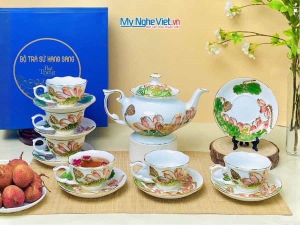 Bộ bình trà Queen màu trắng họa tiết sen hồng đắp nổi vẽ vàng kim