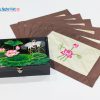 Bộ quà tặng hộp sơn mài cò sen và khăn trải bàn màu kem thêu sen