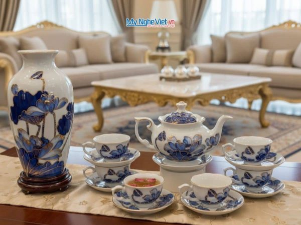 Combo bộ bình trà và lọ hoa gốm vẽ sen xanh đắp nổi vàng kim