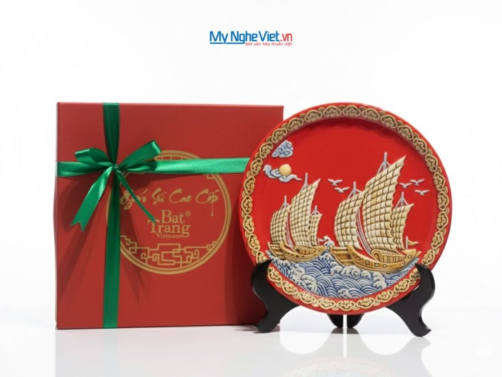 Tranh Đĩa Gốm Bát Tràng Thuận Buồm Xanh Coban Đắp Nổi - Quà biếu sang trọng