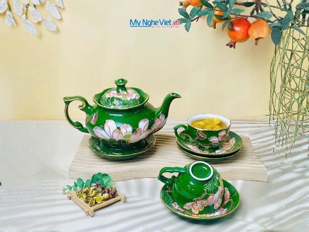 Bộ Bình Trà Queen Xanh Ngọc Vẽ Vàng Kim Họa Tiết Hoa Đắp Nổi Hoa Sen