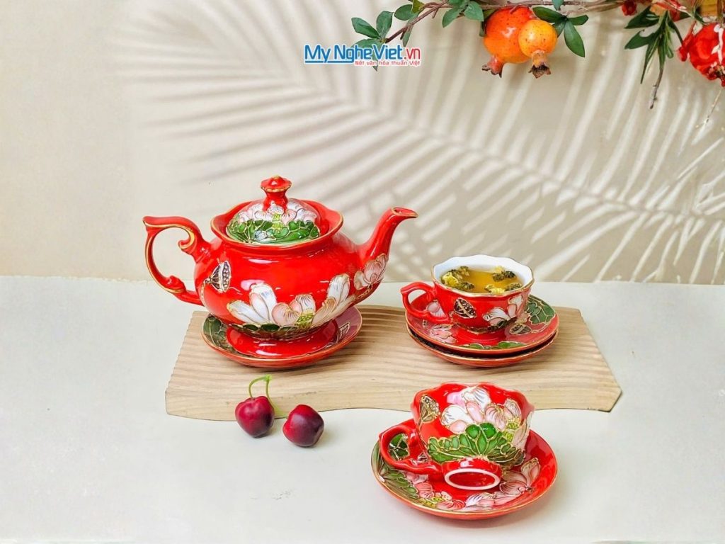 Bộ Bình Trà Queen Màu Đỏ Vẽ Vàng Kim Họa Tiết Hoa Đắp Nổi Hoa Sen