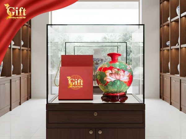 Bình thu hút tài lộc gốm Bát Tràng cao cấp vẽ vàng kim họa tiết hoa sen đắp nổi SGMNV-VBT22.4